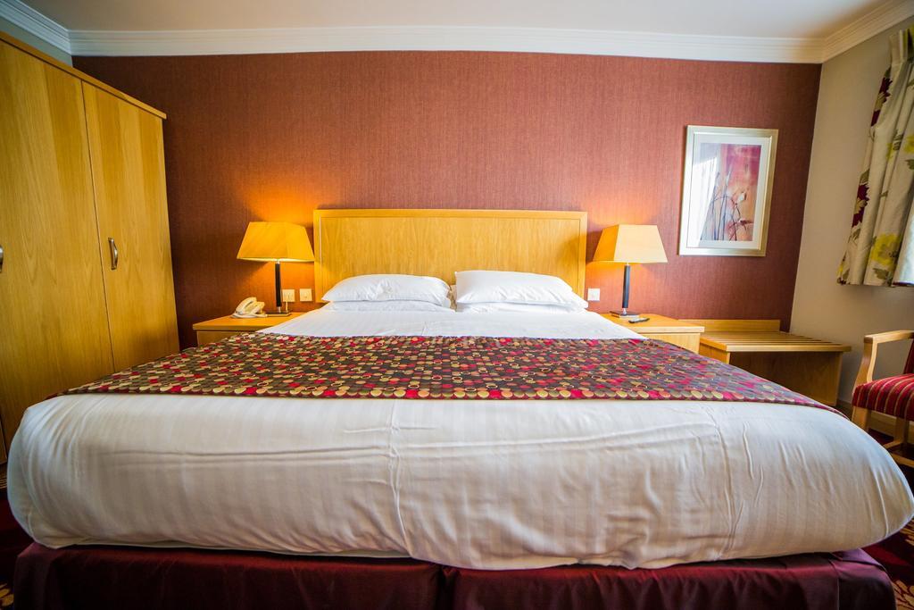 לארן Curran Court Hotel מראה חיצוני תמונה