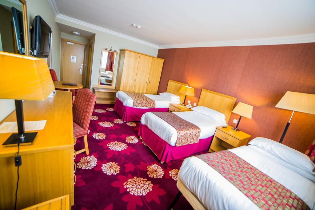 לארן Curran Court Hotel מראה חיצוני תמונה
