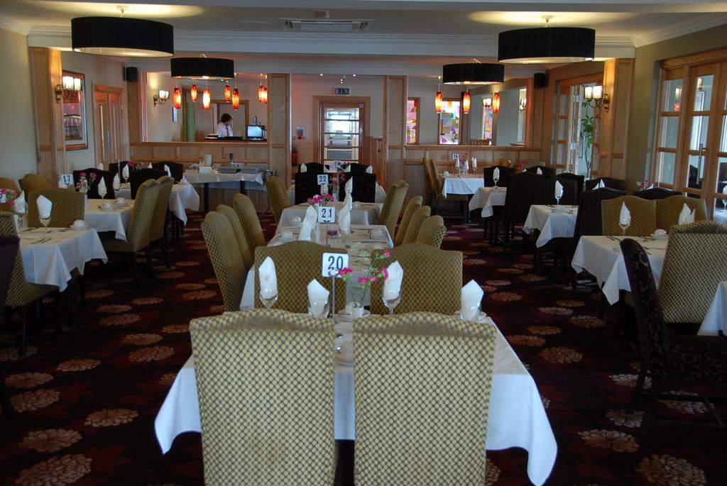 לארן Curran Court Hotel מראה חיצוני תמונה